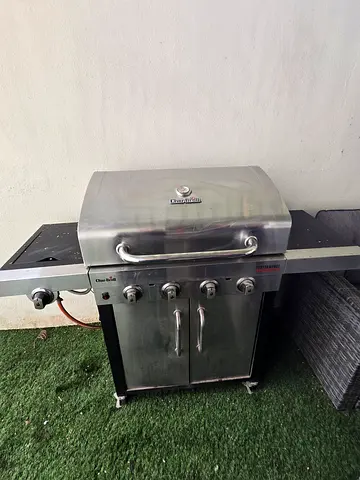 Char-Broil Stainless Steel 4-Burner Gas BBQ Grill - Excellent Working Condition