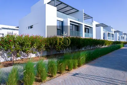 مباشرة من المطور | خطة سداد لمدة 5 سنوات بعد الاستلام | جزيرة طبيعية | فيلا جاهزة 4 غرف + غرفة خادمة | شاطئ رملي قابل للسباحة | إعفاء من رسوم الخدمات