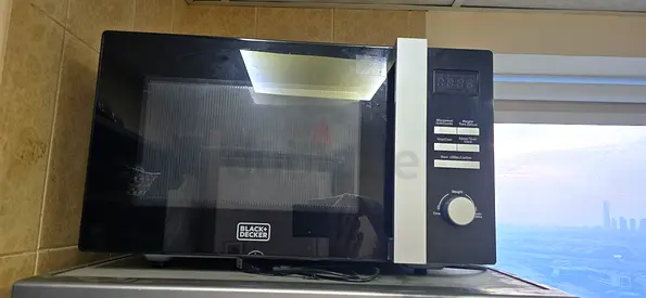 Black & Decker Countertop Microwave - Good Working Condition