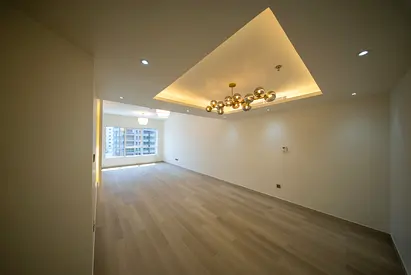 فقط للباحثين عن السكن الراقي والمميز شقه في اجمل ابراج الشارقه وافضل الاطلالات  شقة غرفتين وصالة للإيجار ✨ إطلالة مفتوحة — طابق مرتفع 🛋️ غرفتين وصالة
