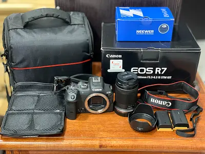 Canon EOS R7 body with RF 18-150mm kit lens and accessories - Excellent condition