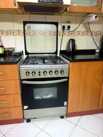 Gas freestanding cooker with oven - good working condition