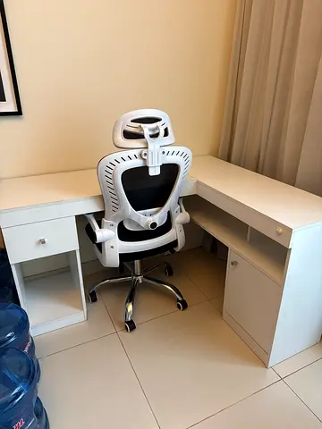 White Desk & Chair