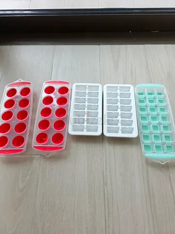 Barely used ice trays