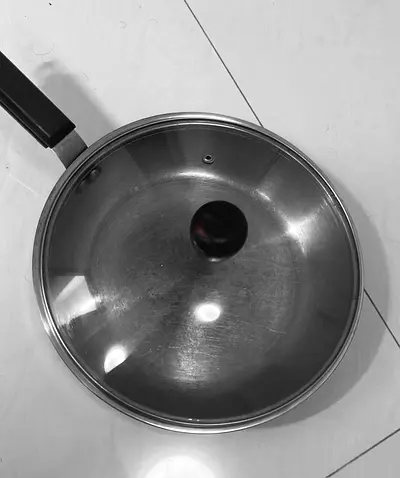 24cm Steel Frying Pan with wooden handle and Lid