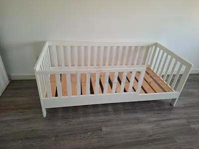 Toddler bed