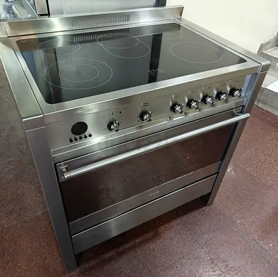 Smeg Stainless steel freestanding electric range with glass-ceramic hob (good condition)