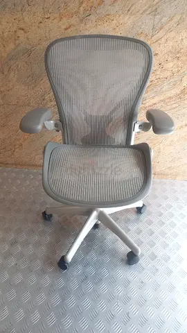 Selling Herman Miller Aeron Office Chair – Adjustable, Grey Colour