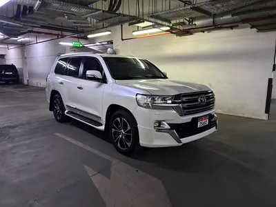 Pristine Toyota Land Cruiser VXR Grand Touring 2018 | GCC Specs