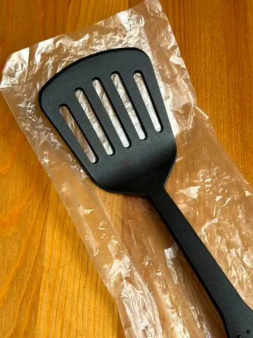 slotted spoon / kitchen tool