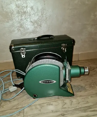 The vintage Unoscop Focal 250-500 slide projector