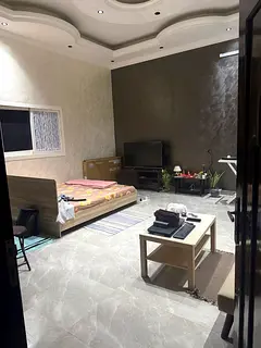 FAMILY ROOM AVAILABLE FOR RENT