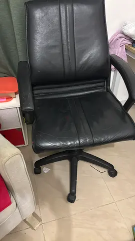 Black Leather High-Back Office Chair with Armrests (Used)