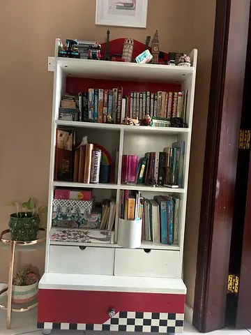 White cubby bookshelf - great condition