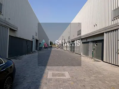 🏭 Prime Warehouses Available – Al Quoz (Near Main Road)