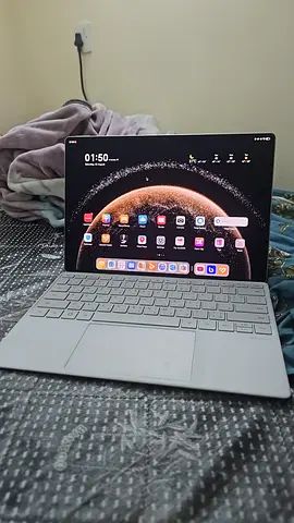Tablet with detachable keyboard - good condition