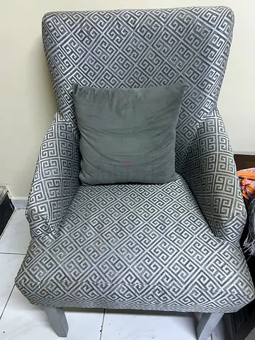 2 seater Sofa 2 chairs 1 centre table