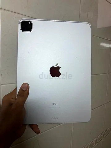 IPad Pro 3rd gen 11 inch M1 -128 gb cellular + WiFi. 1550 AED
