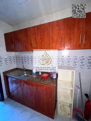 استوديو للإيجار في الحميدية | مطبخ شبه منفصل | صيانة وباركينج | 18,000 درهم
