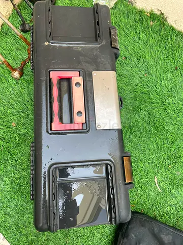 *Large Heavy-Duty Rolling Tool Chest*: 75 AED