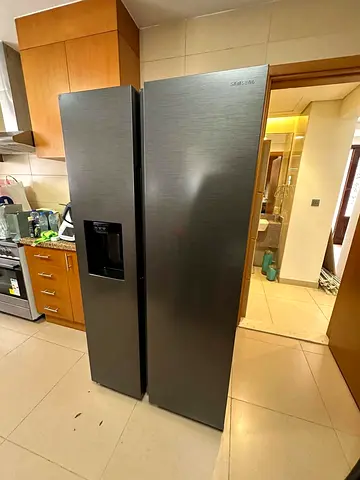 Fre_delivery Samsung refrigerator with auto ice dispensing