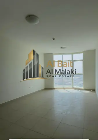 شقة فاخرة للإيجار في التعاون _ تشطيب راقٍ وإطلالة مميزة وموقع استراتيجي عل مخرج دبي شقة واسعة بمواصفات عصرية وخدمات متكاملة أنيقة بمساحات واسعة