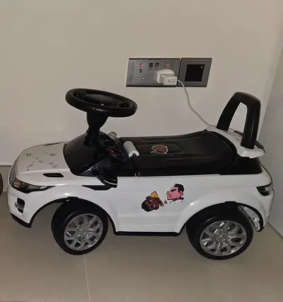 Kids push car