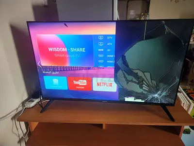 Smart LED TV 43" with cracked screen — selling for parts/repair (nikkai)
