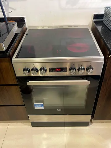 Electric cooker like new 60/60cm very good working new model free delivery installation with warrant