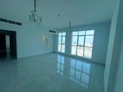 فرصة سكنية استثنائية | إطلالة وموقع على كورنيش عجمان | طابق مرتفع | مساحات واسعة | سكن راقٍ