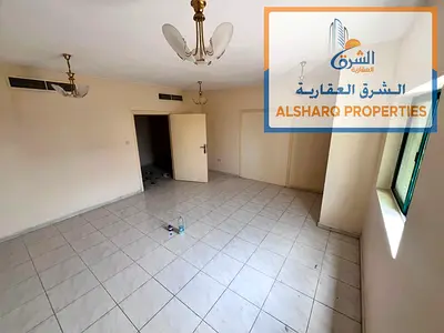 3 bedrooms, a living room, and 2 bathrooms. Spacious layout, distinctive design, and a convenient l