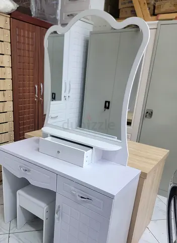 Dressing Table With mirr