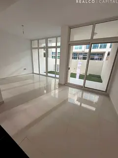 Well Maintained 3 bedroom town house For Rent vacant