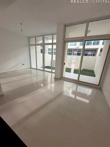 Well Maintained 3 bedroom town house For Rent vacant