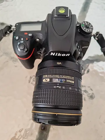 Nikon D750 DSLR with 24-120mm f/4-6.3 VR Lens - Good Condition