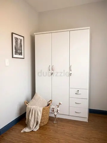 White 3-Door Wardrobe with Drawers - Good quality