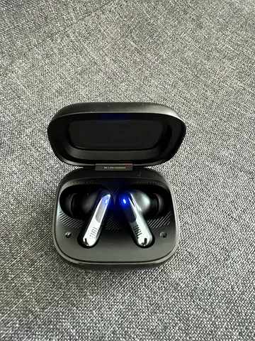JBL Tune TWS True Wireless Earbuds with Charging Case - Good Condition