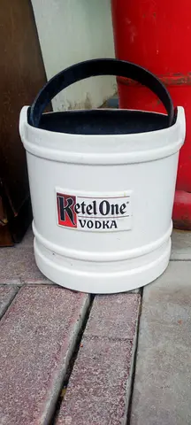 Ice bucket
