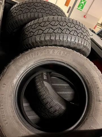 set of 4 tires 275/65 r18 AT good year