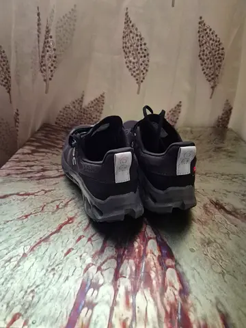 Brand new on cloud shoes 42 size never used slightly negotiable