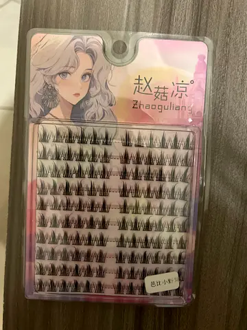 Fake lashes