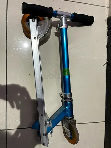 Foldable kids scooter with adjustable handle - good used condition