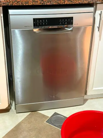 Bosch serice 6 dishwasher 3 racks neat and clean.