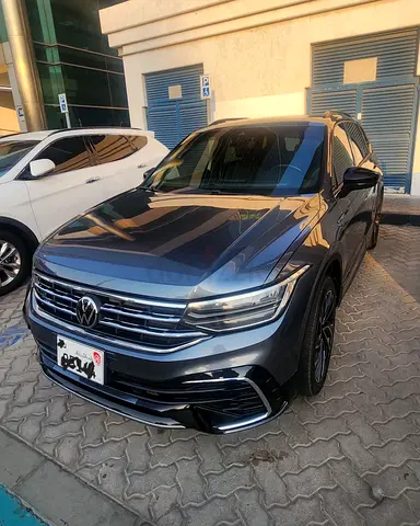 Volkswagen Tiguan SE R-Line 2023 - American Specs - Pristine Condition