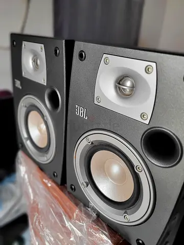 Pair of JBL bookshelf speakers in good condition