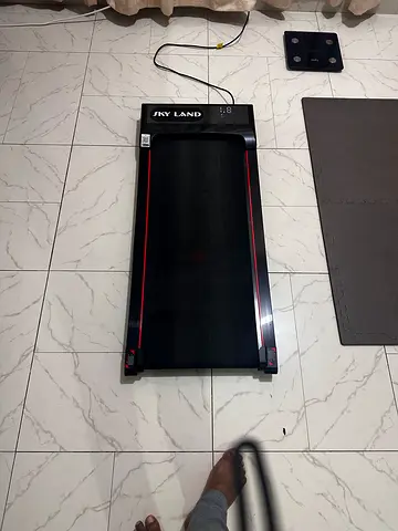 Compact treadmill walking pad : minimally used- very good condition - skyland walking pad