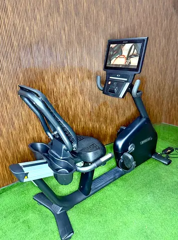 Precor RBK885 Recumbent Bike