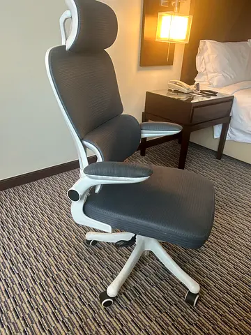 Ergonomic reclining office chair with footrest – perfect condition