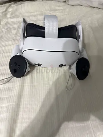 Meta Quest 3s (Oculus) VR headset with controllers - good condition