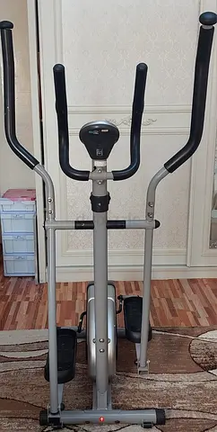 Elliptical machine for walking/running